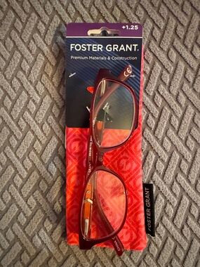 Foster Grant Evalina Reading Glasses in Wine with Pink Patterned Pouch +1.25
